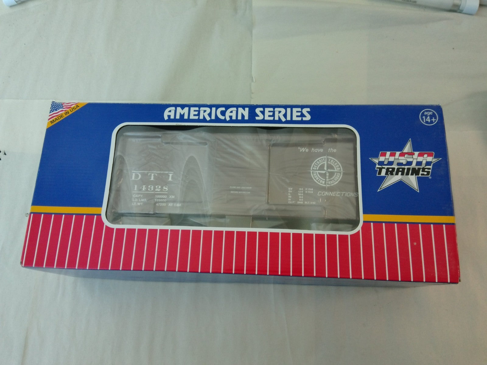 USA Trains R19111A G Scale Street Box Car DT&I #142382