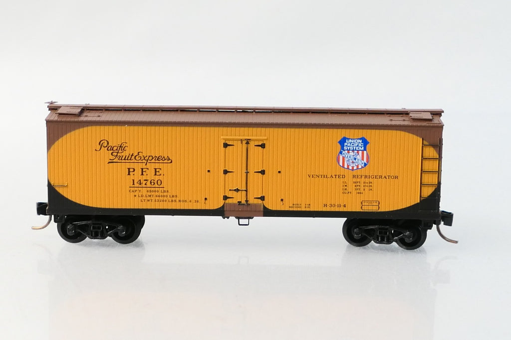 Micro Trains 49500 N Pacific Fruit Express 40' Wood Reefer Vertical Brake Wheel1