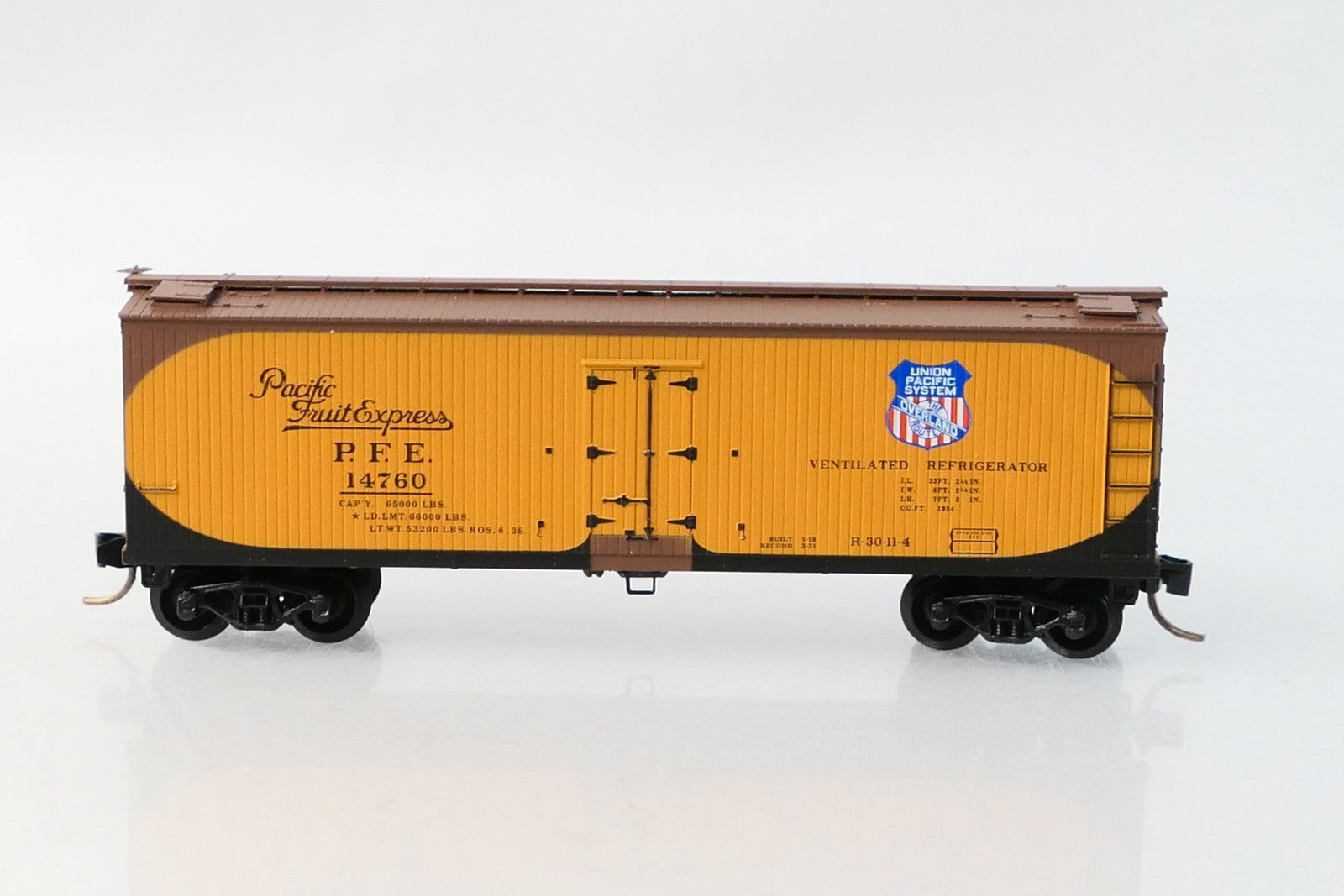 Micro Trains 49500 N Pacific Fruit Express 40' Wood Reefer Vertical Brake Wheel1