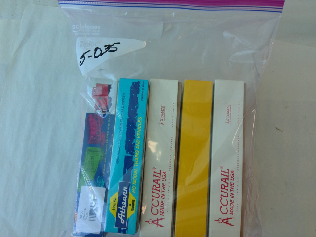 Athearn,Accurail,Roundhouse HO Scale Grab Bag #5-035 5 Pieces0