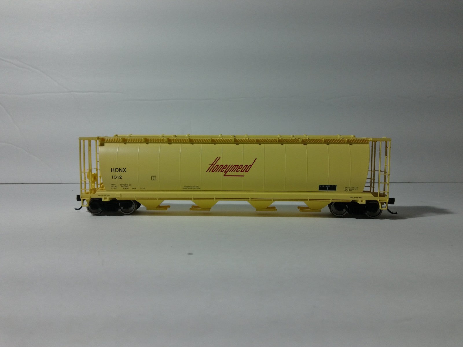 Walthers 910-7896 HO Scale Cylindrical Hopper Honeymead #10120