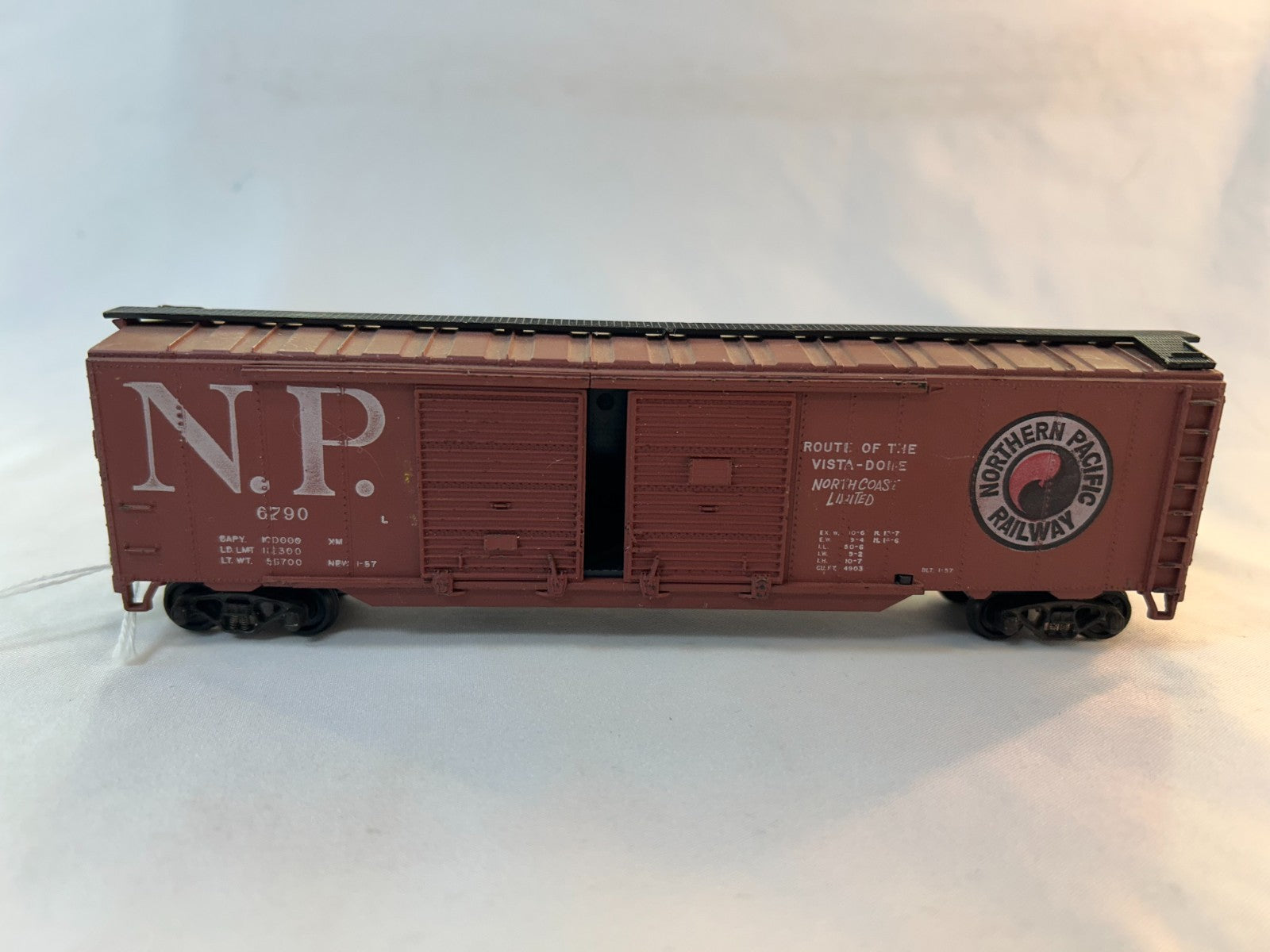Athearn 1312 HO Scale Northern Pacific 50' Dbl Door Auto Box Car, NP #67900
