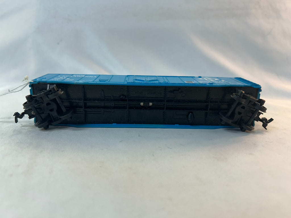 Bachmann 43-1010-G4 HO Scale 51' Steel Plug Door Box Car, Erie Lackawanna #68273
