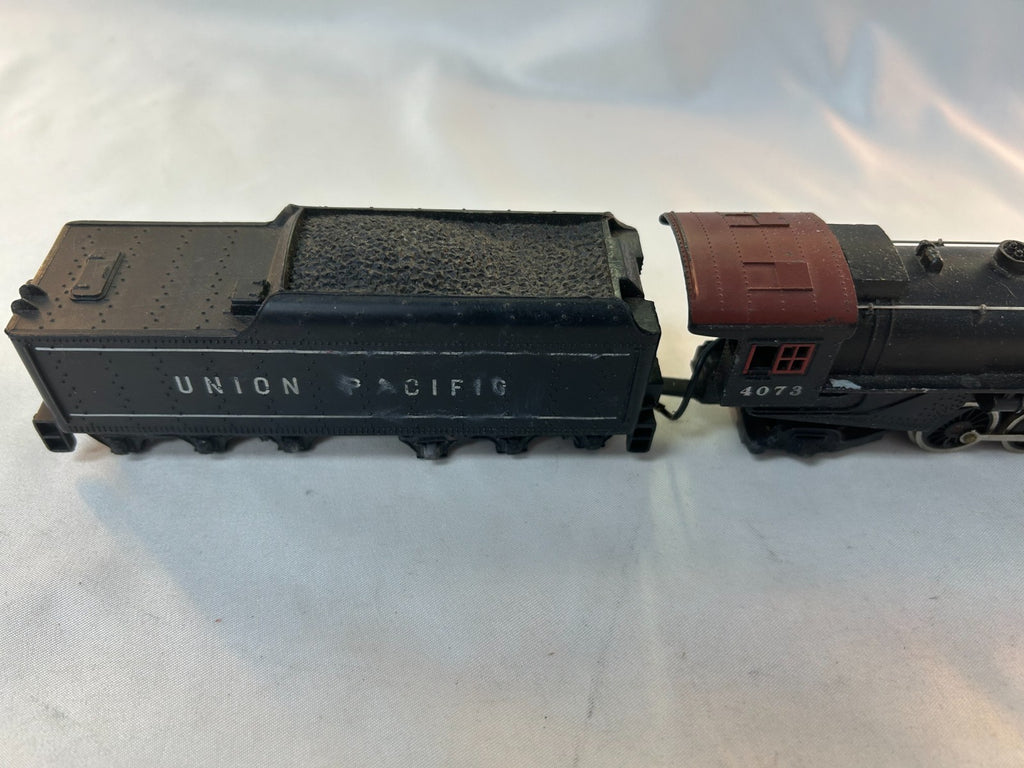 Mantua HO Scale Diesel Locomotive and Tender, Union Pacific #40735