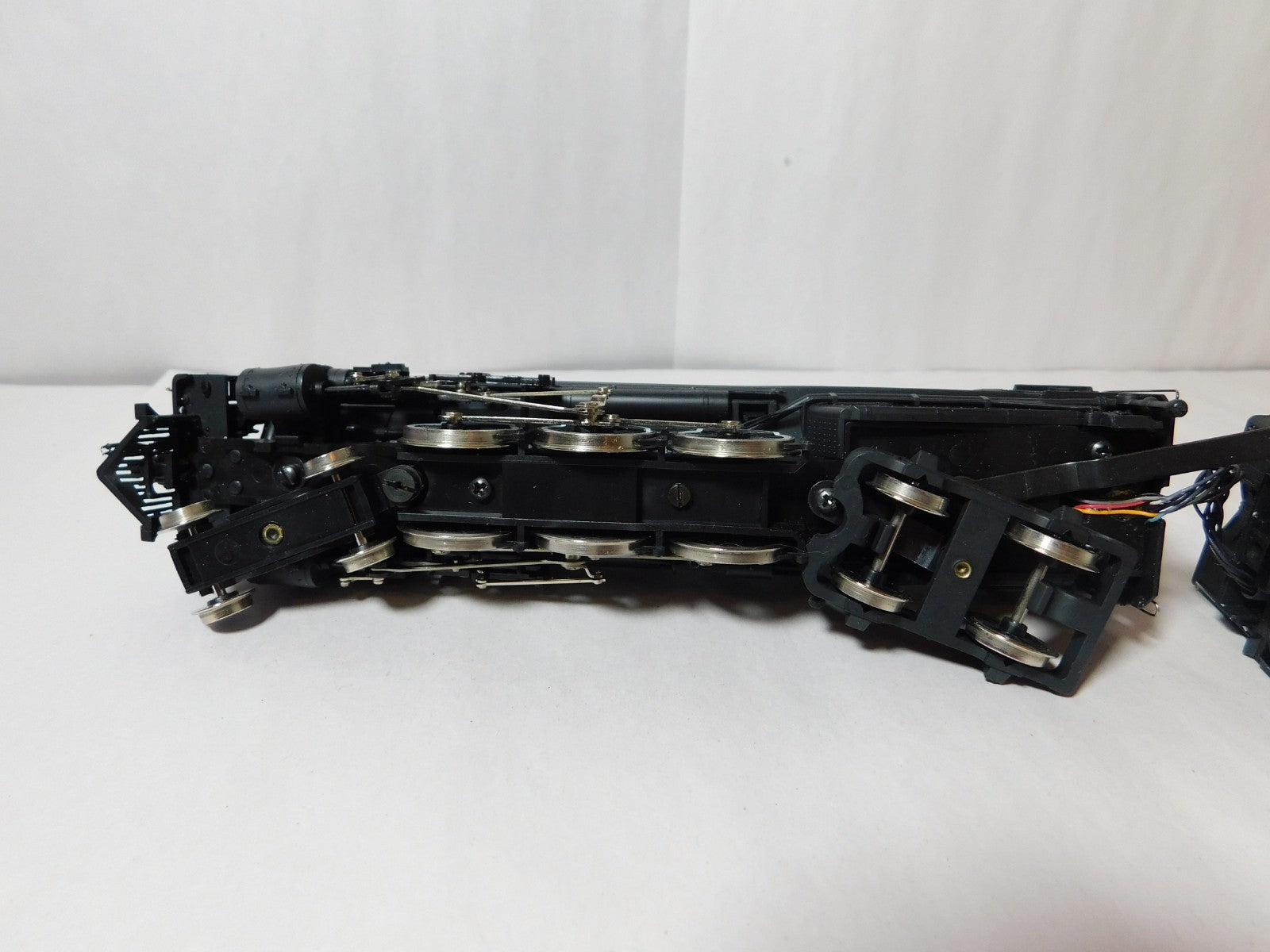 IHC Mehano 23000 HO Scale 4-6-4 Hudson Locomotive and Tender, ATSF #34569