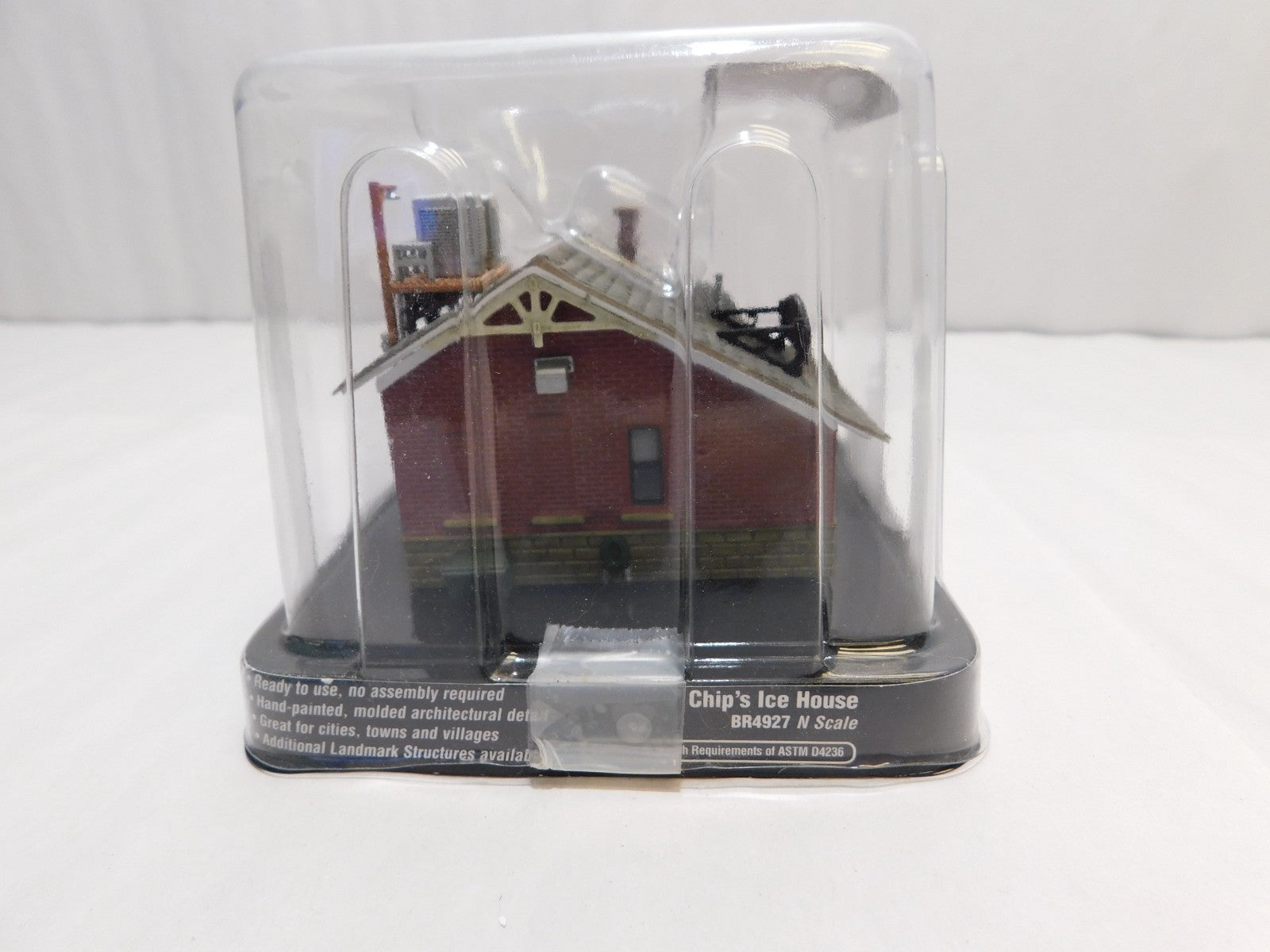 Woodland Scenics BR4927 N Scale Structure, Chip's Ice House3