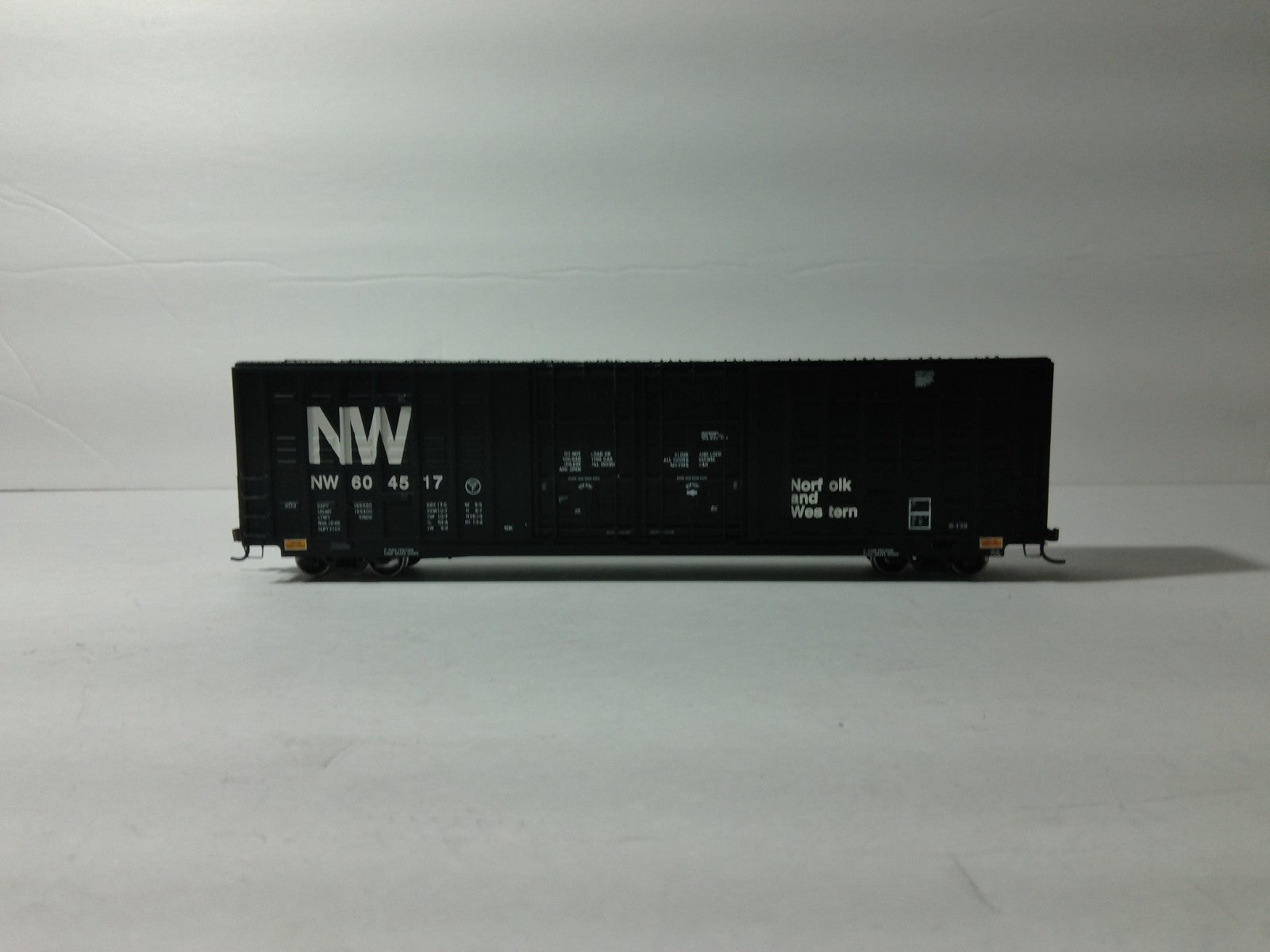 Athearn 96266 HO Scale Norfolk & Western 60' Berkwick Box Car #6045170