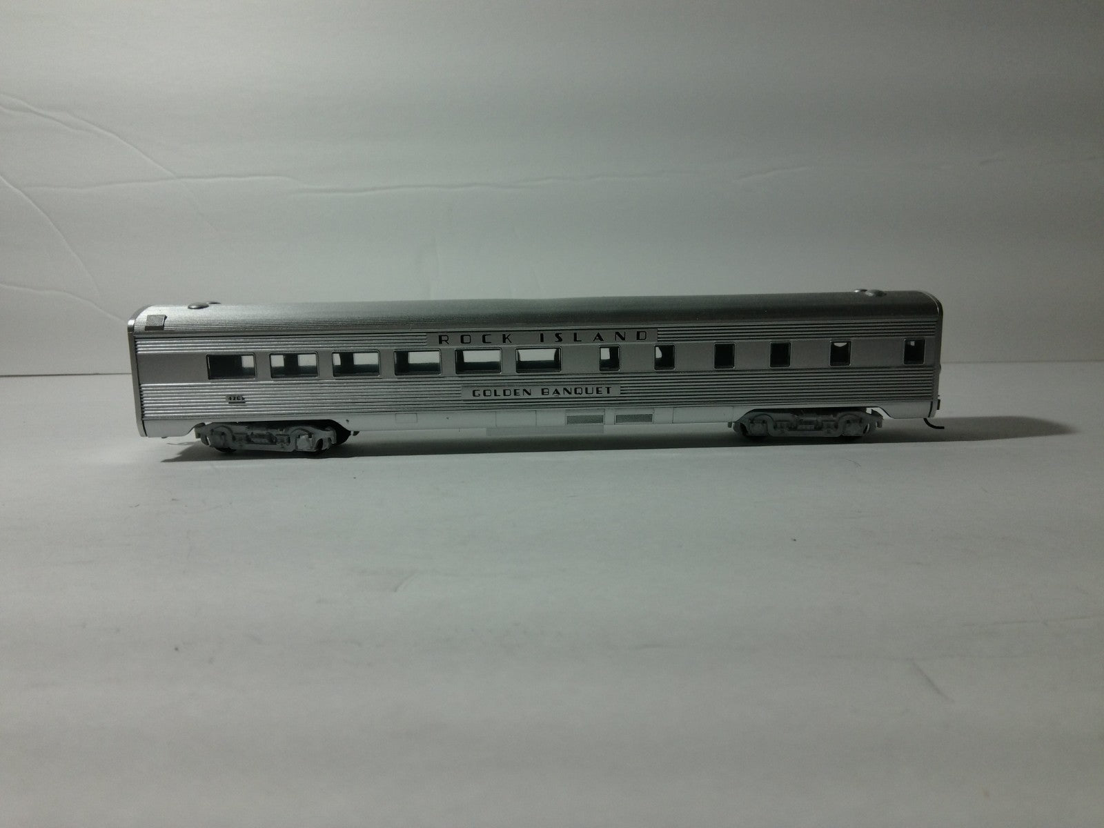Athearn 7922 HO Scale Rock Island Streamline Passenger Diner7