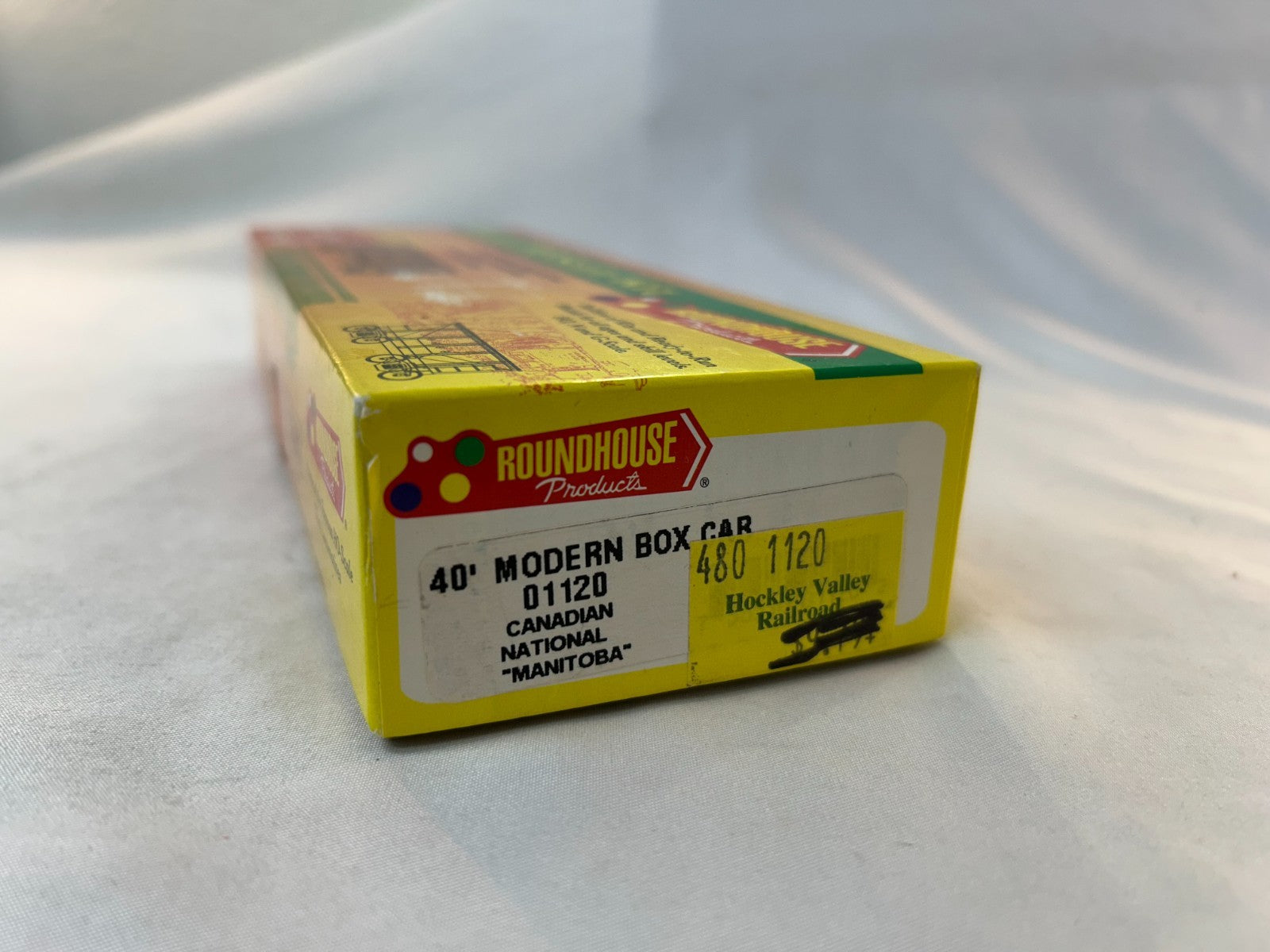 Roundhouse Products 01120 HO Scale 40' Modern Box Car, CN Manitoba1