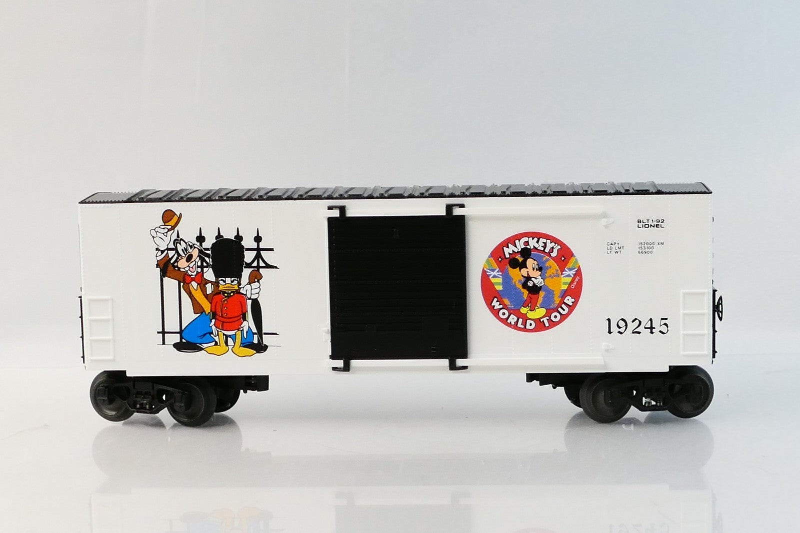 Lionel 19245 - O Scale Mickey's World Tour Hi Cube Boxcar3
