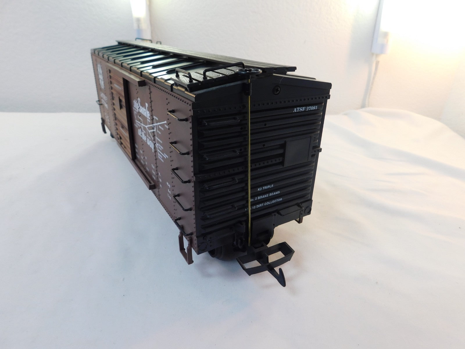 USA Trains R19075 G Scale Steel Box Car Santa Fe The Scout #270815