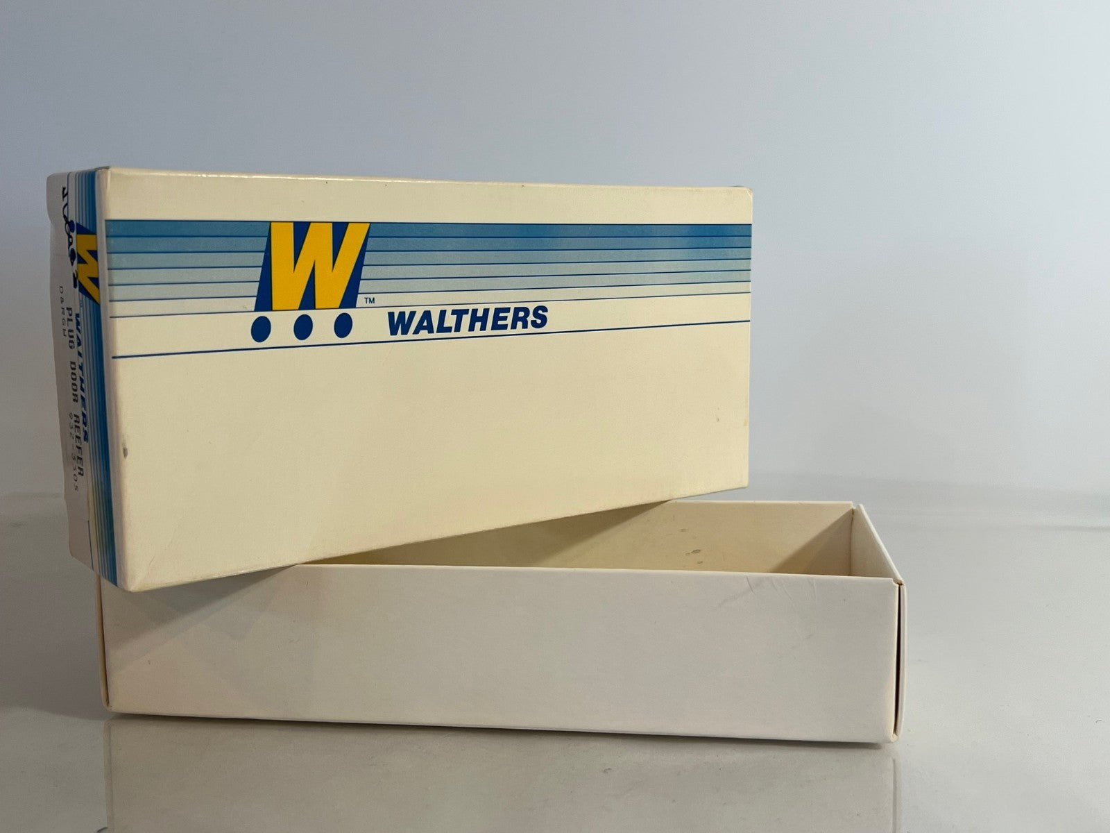 Walthers 932-3305 HO Scale 40' Plug Door Reefer, D&RGW #609525