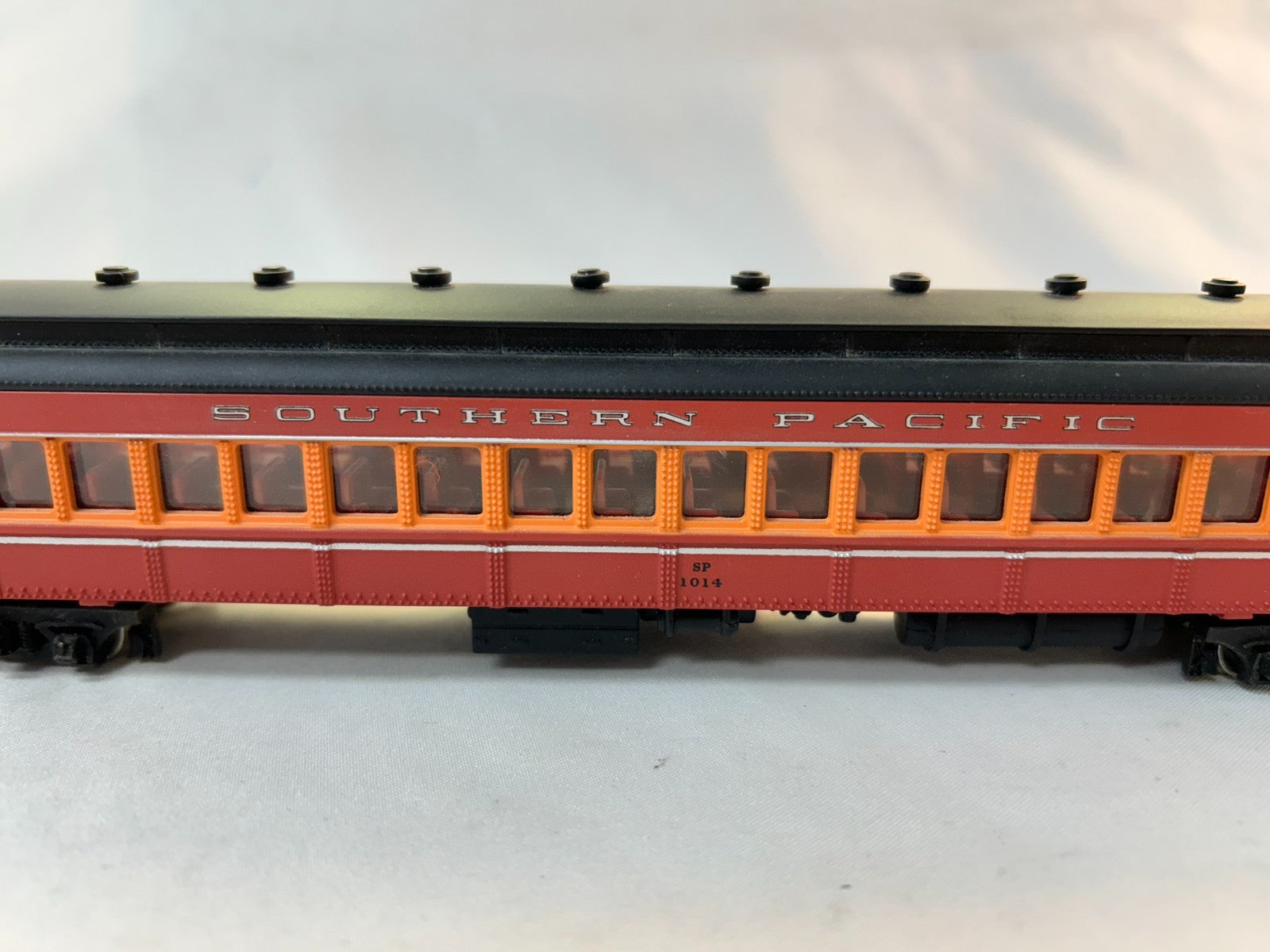 Bachmann Spectrum 89133 HO Scale Heavyweight Passenger Coach, SP Daylight #10141