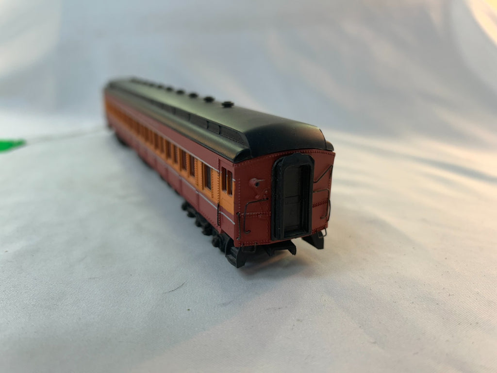 Bachmann Spectrum 89132 HO Scale Heavyweight Passenger Coach, SP Daylight #10122