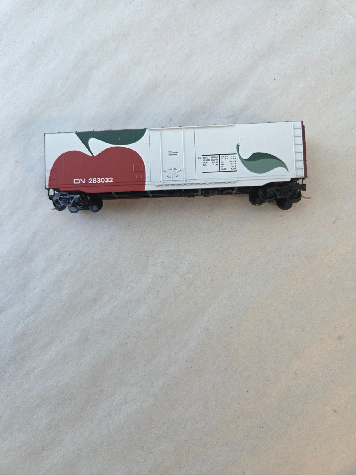 Micro Trains #38340 50' Standard Boxcar Plug Door "Canadian National 283032"0