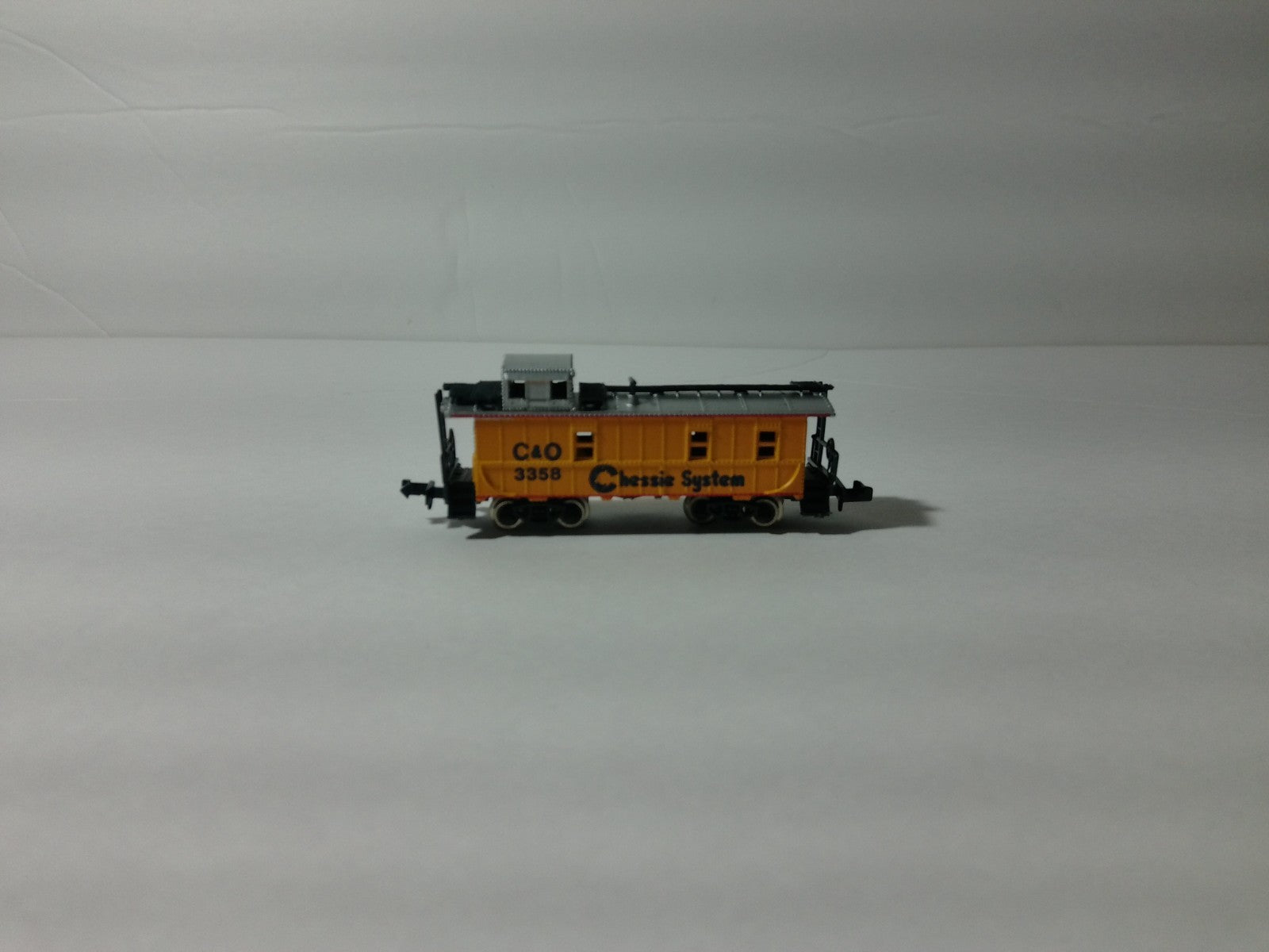 Model Power 3294 N Scale Caboose Chessie System C&O #33580