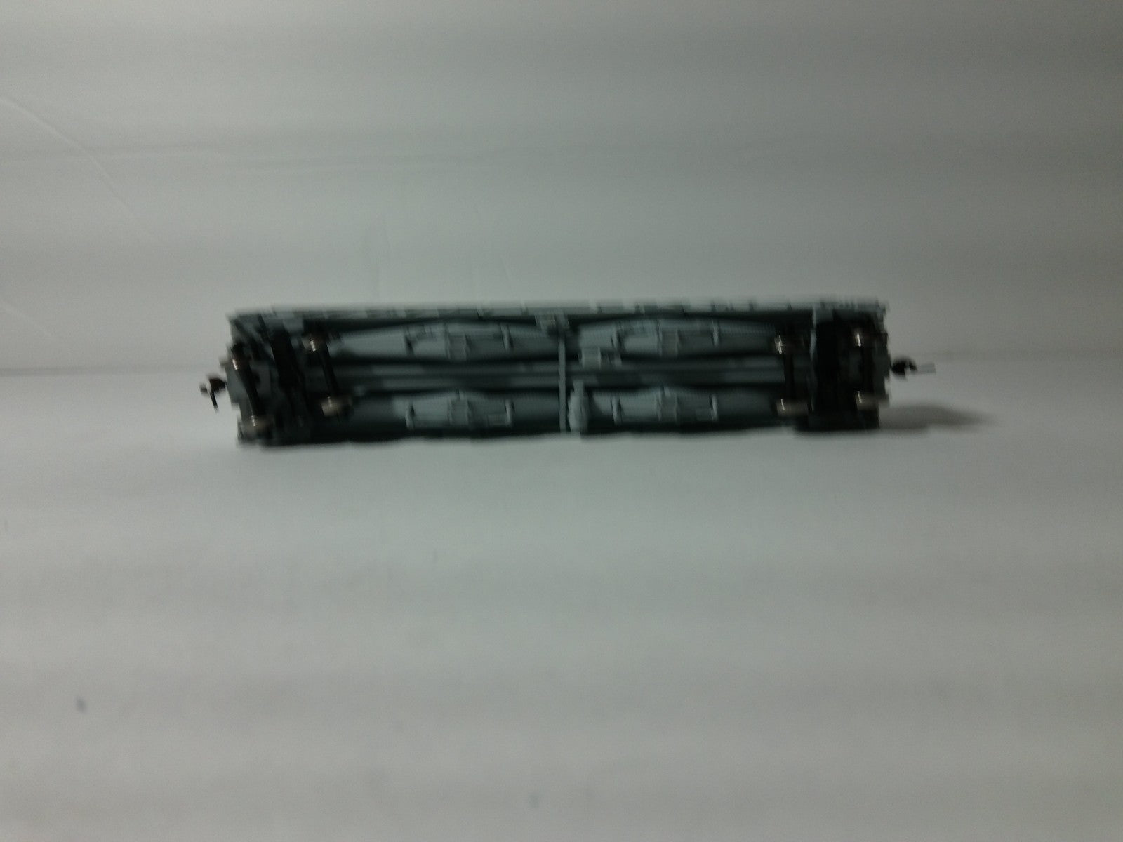 Walthers 932-3725 HO Scale Covered Hopper Milwaukee Road #1099567