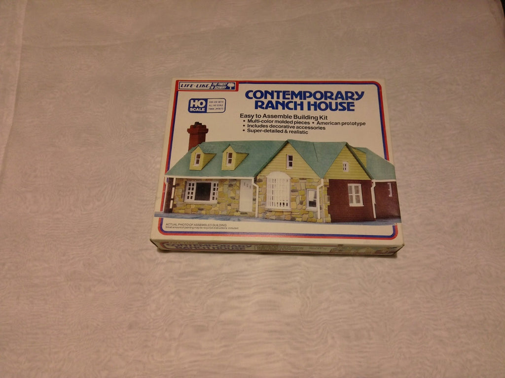 Life-Like 1383 HO Scale Contemporary Ranch House0