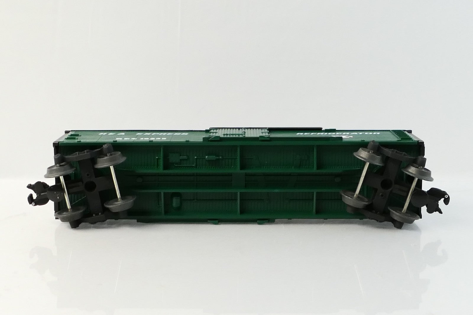 Lionel 16235 O Scale Railway Express Agency Reefer Rolling Stock3