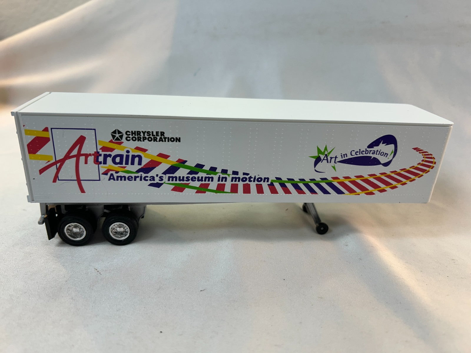 Lionel 6-19425 O Scale Flatcar with Trailer, CSX, Artrain *FREE SHIPPING*3