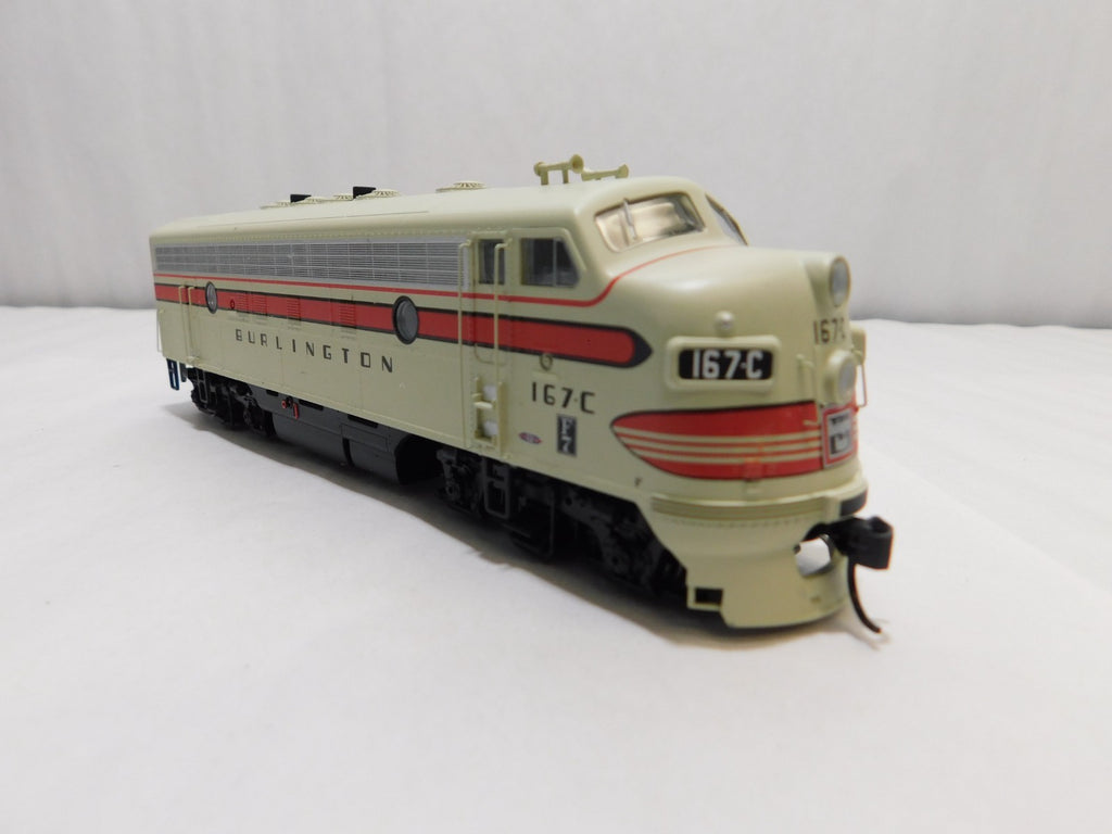 Walthers 910-19911 HO Scale EMD F7A Diesel Locomotive, DCC+Sound, CB&Q #167C4
