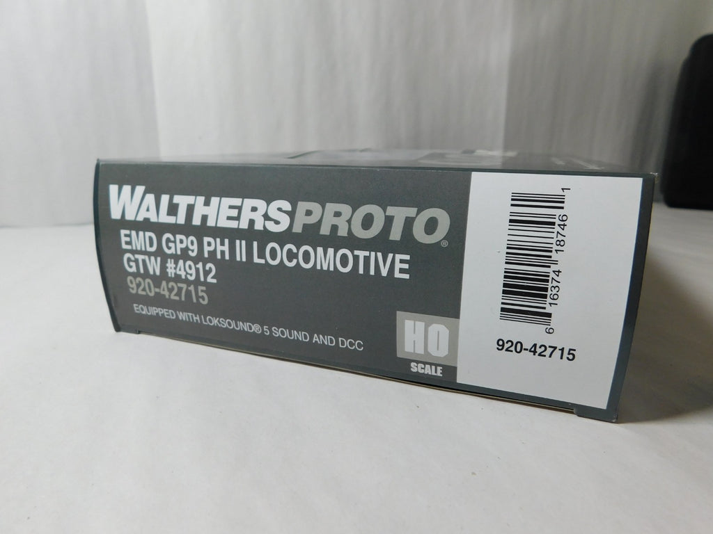 Walthers 920-42715 HO Scale EMD GP9 PH II Locomotive, DCC+Sound, GTW #49122