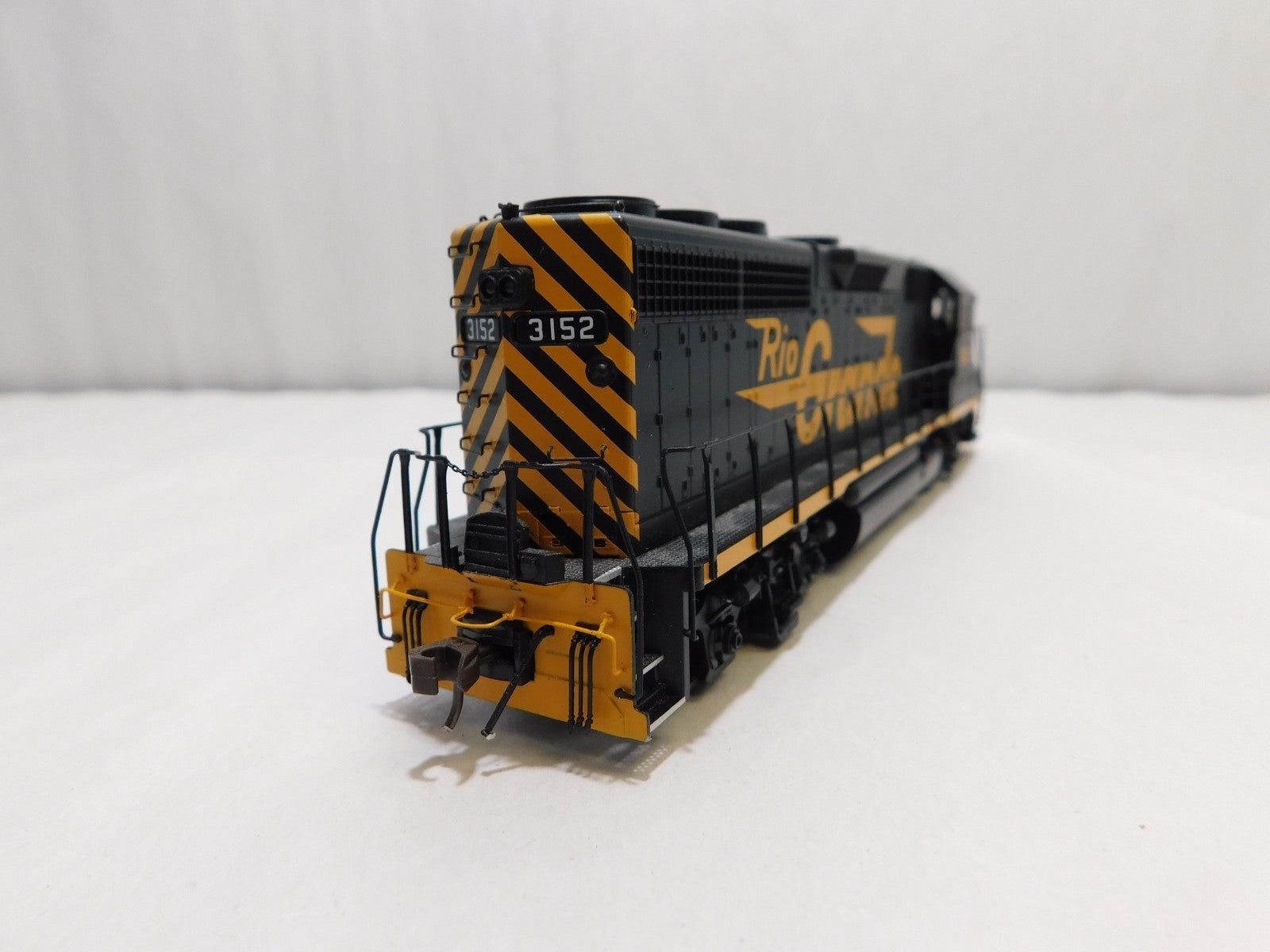 Atlas 10-004-044 HO Scale GP40 Locomotive, DCC+Sound, Rio Grande #31525