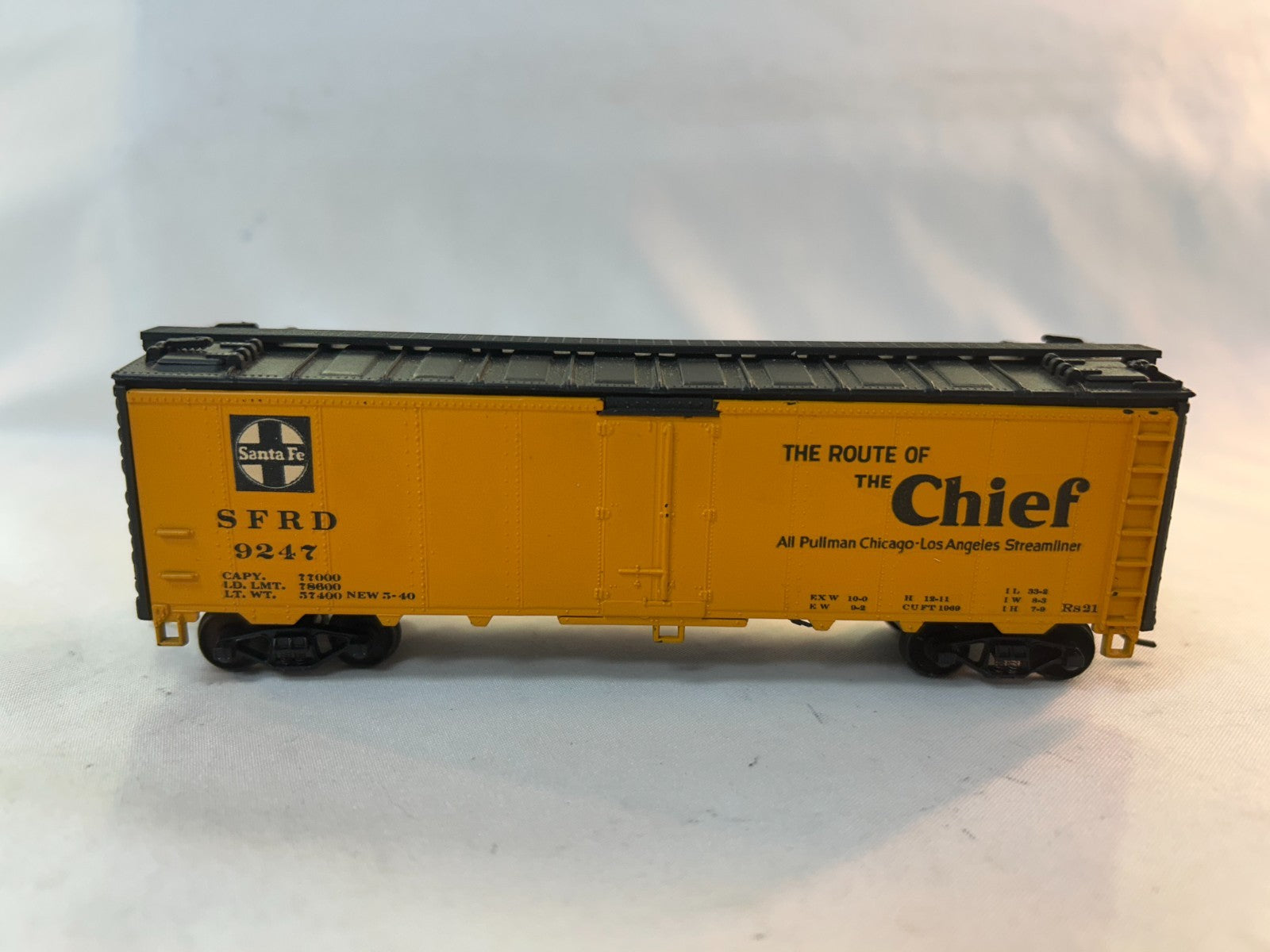 Athearn 8293 HO Scale Boxcar, Santa Fe, Super Chief, S.F.R.D. #82930