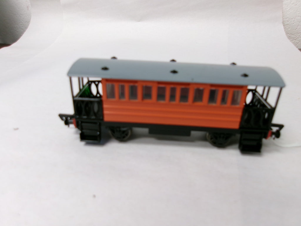 HO Scale Bachmann Deluxe Henrietta Coach Thomas & Friends #77028 Rolling Stock3