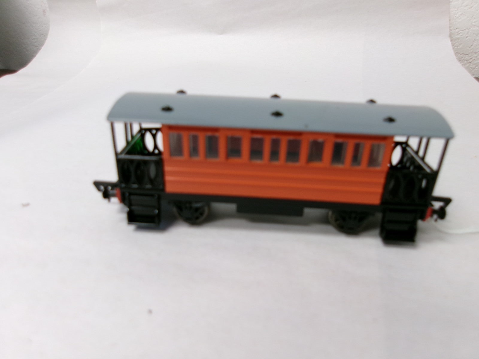 HO Scale Bachmann Deluxe Henrietta Coach Thomas & Friends #77028 Rolling Stock3